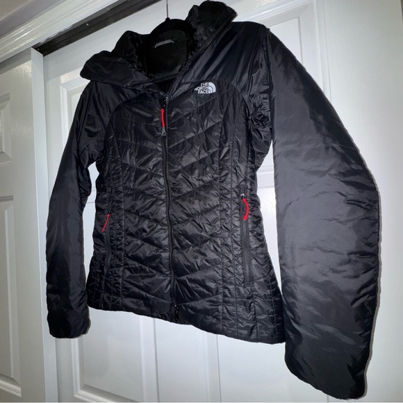 The North Face Black Ski Jacket with Quilted Design and Hood - Picture 4 of 15